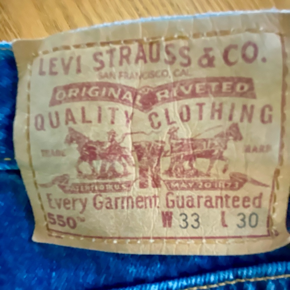 Mens Levi bluejeans. Slightly warm. 33x30